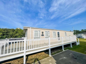 Beautiful 8 Berth Caravan With Decking At Broadland Sands In Suffolk Ref 20017Cv